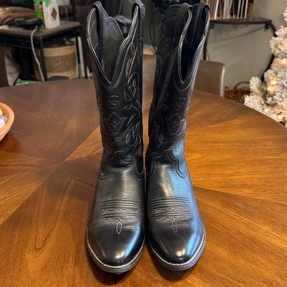 Ariat Heritage Women’s Western Round Toe Boots Women’s Sz 8.5 B 
Style 10001037